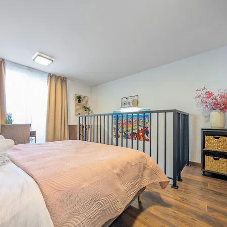 Microhome Promenady Two-level By Bookinghost Vratislav